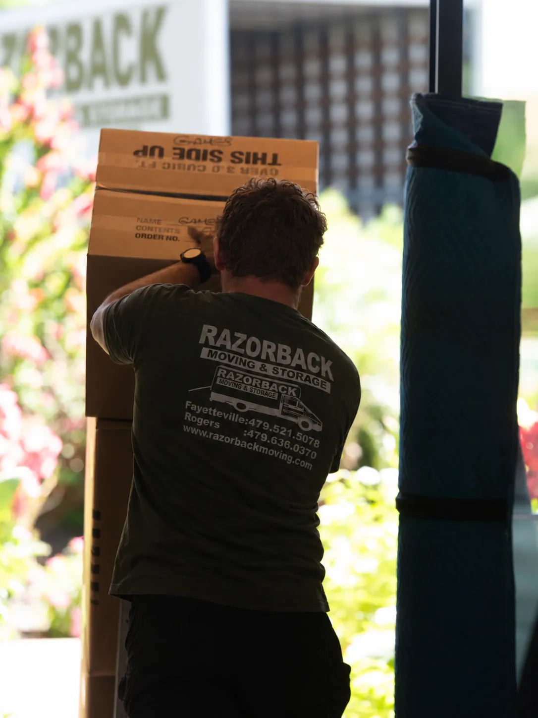 Razorback mover carrying boxes